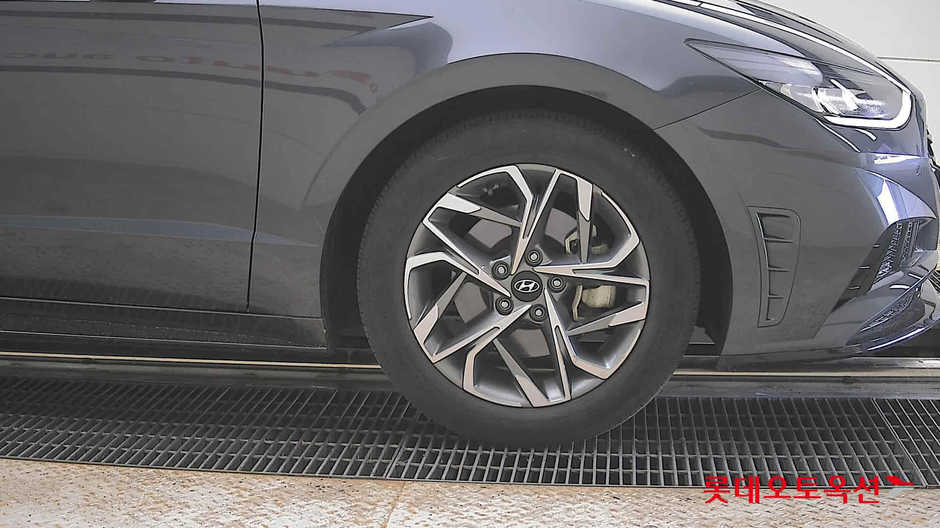 Hyundai Sonata - 27