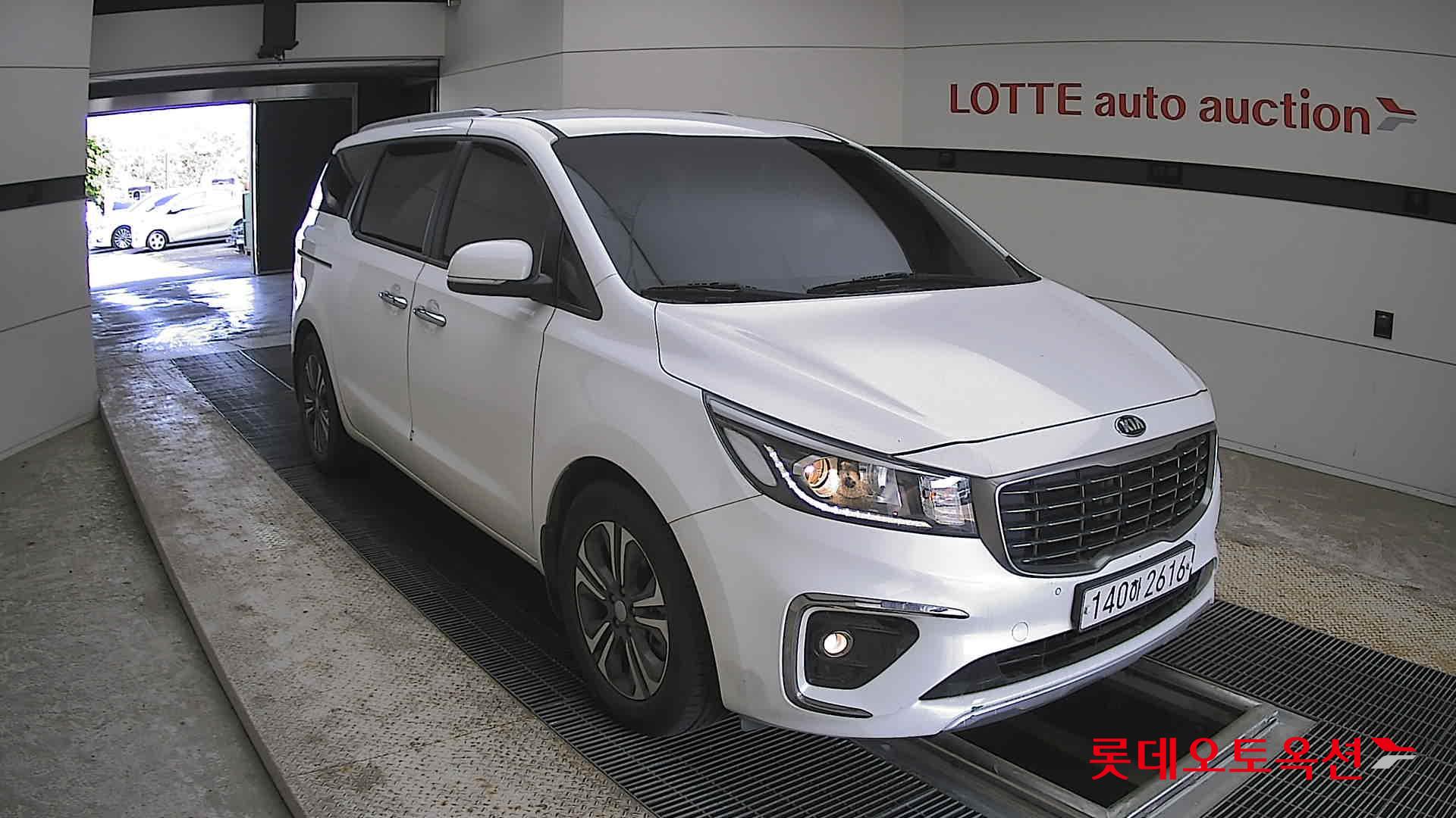 Kia New Carnival - 6