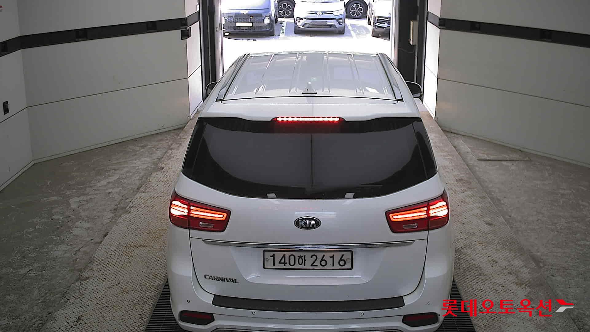 Kia New Carnival - 17