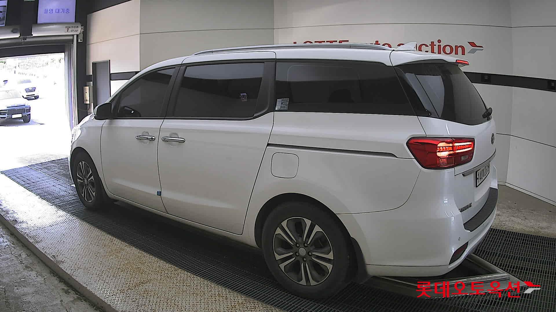 Kia New Carnival - 15