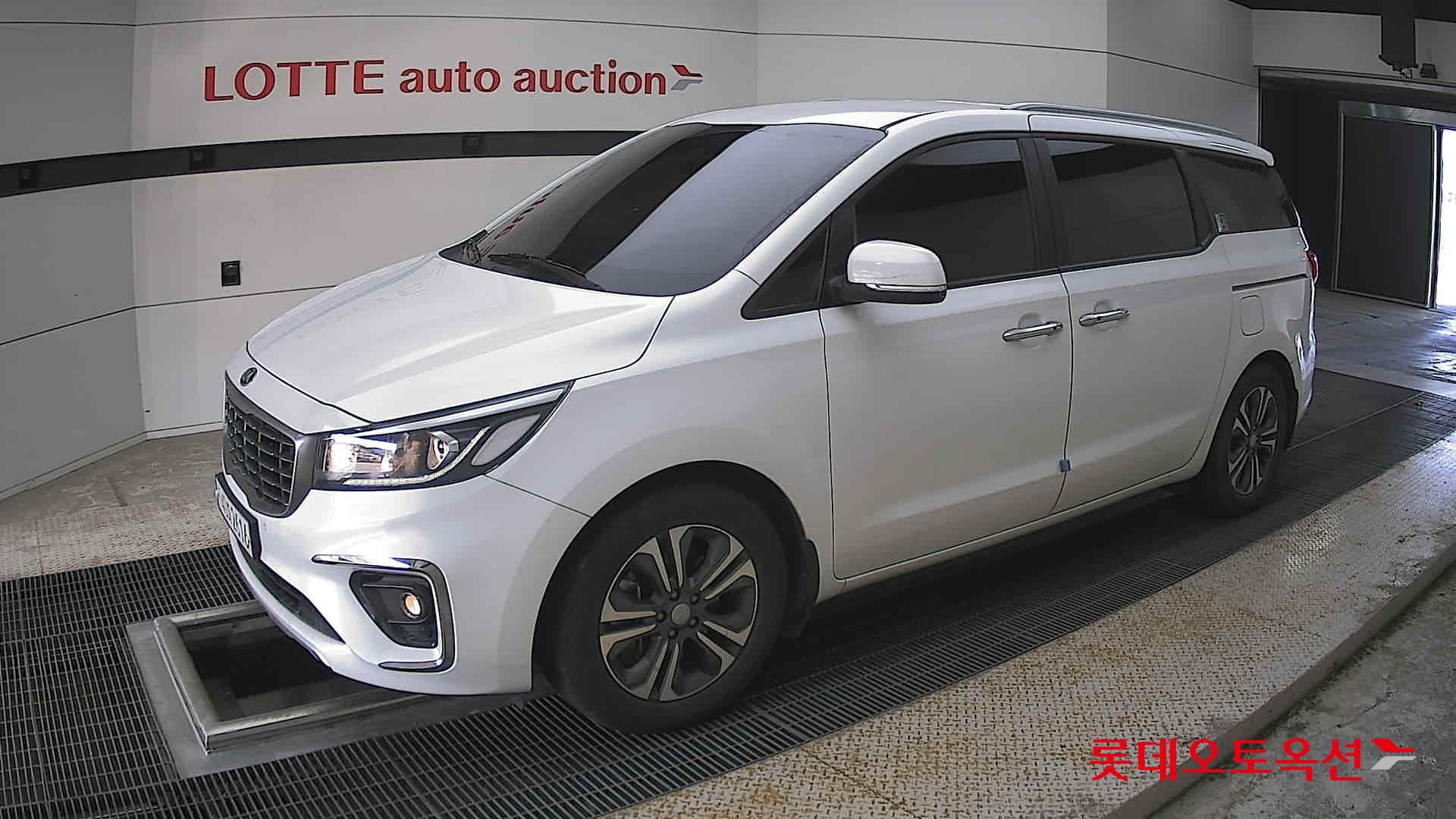 Kia New Carnival - 11