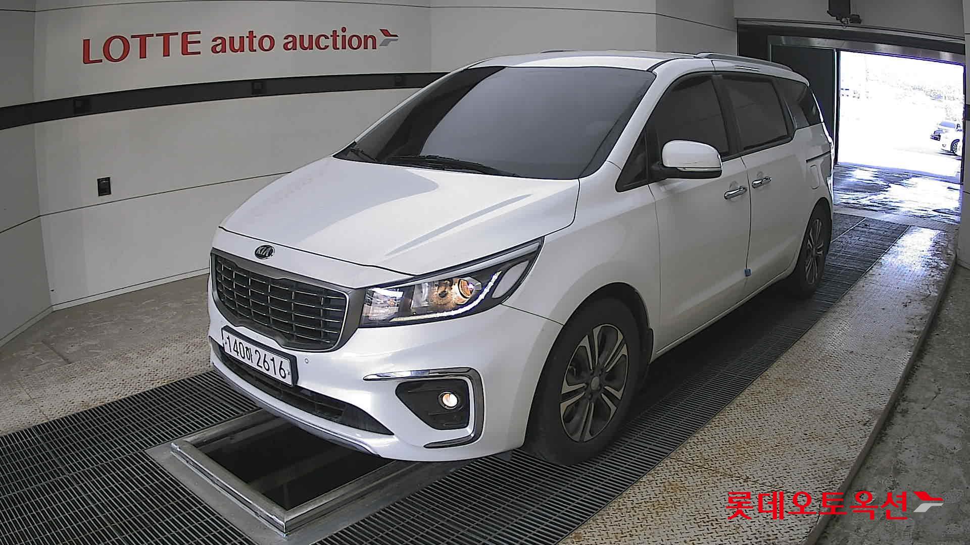 Kia New Carnival - 3