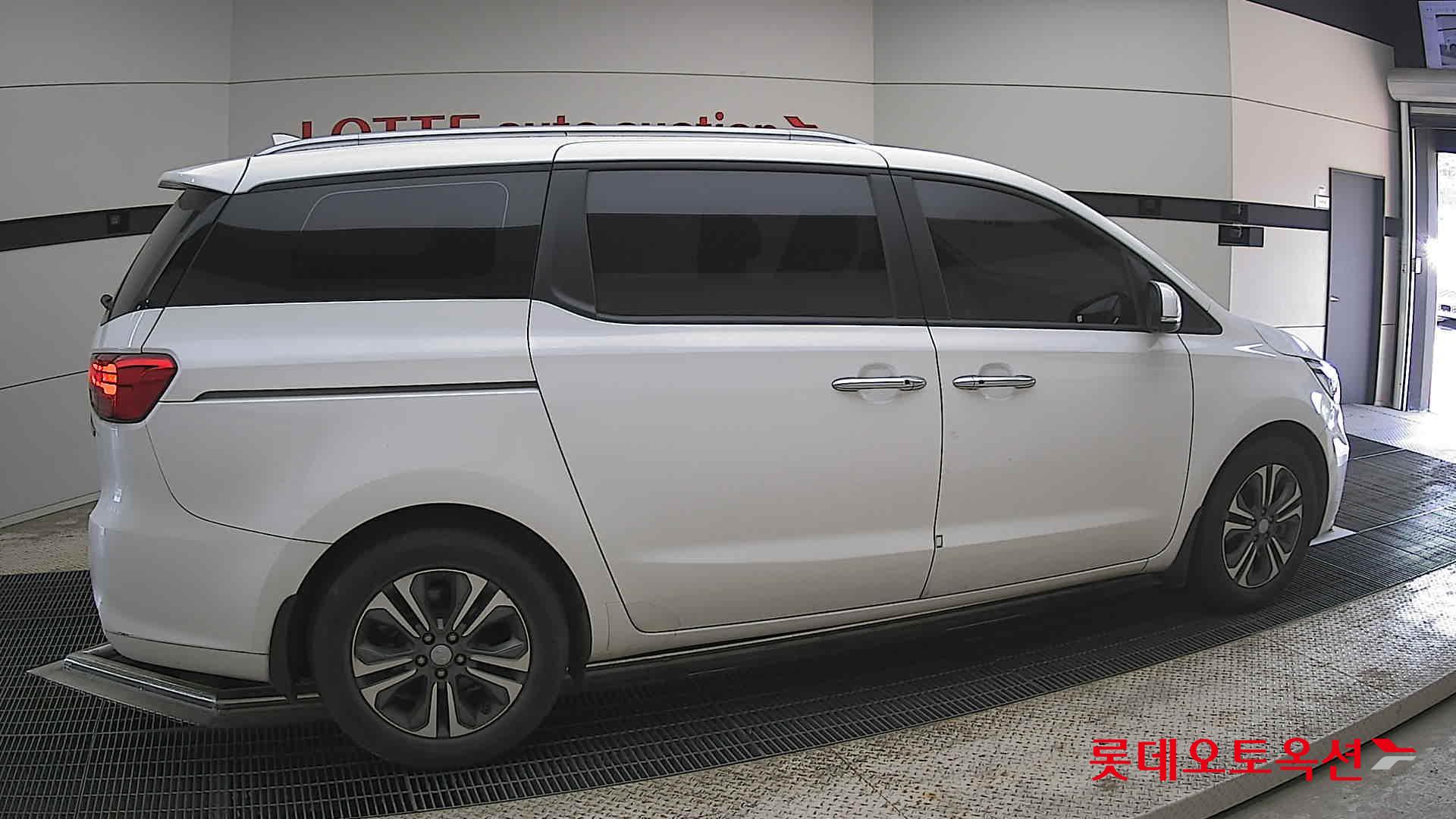 Kia New Carnival - 20