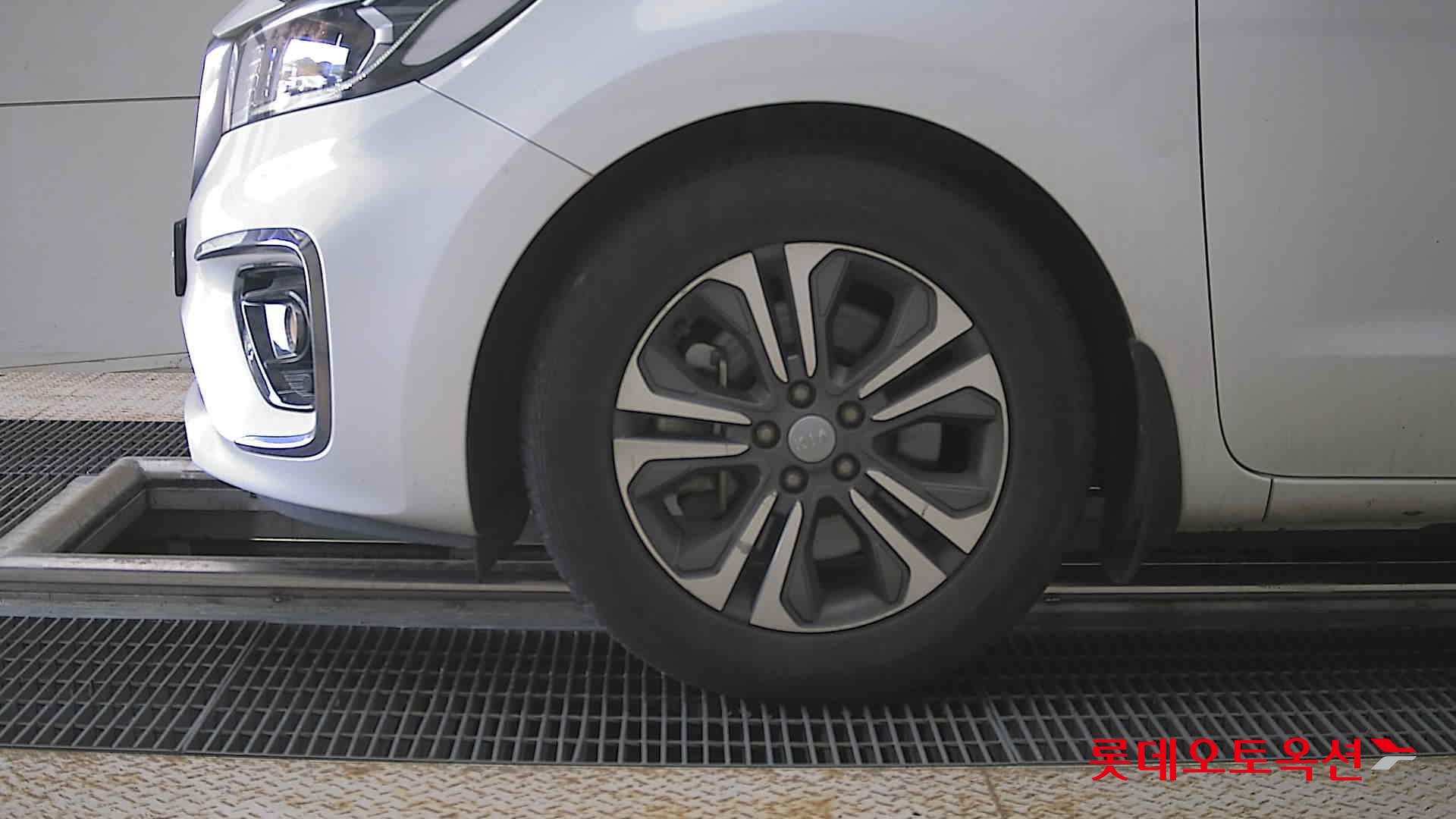Kia New Carnival - 25