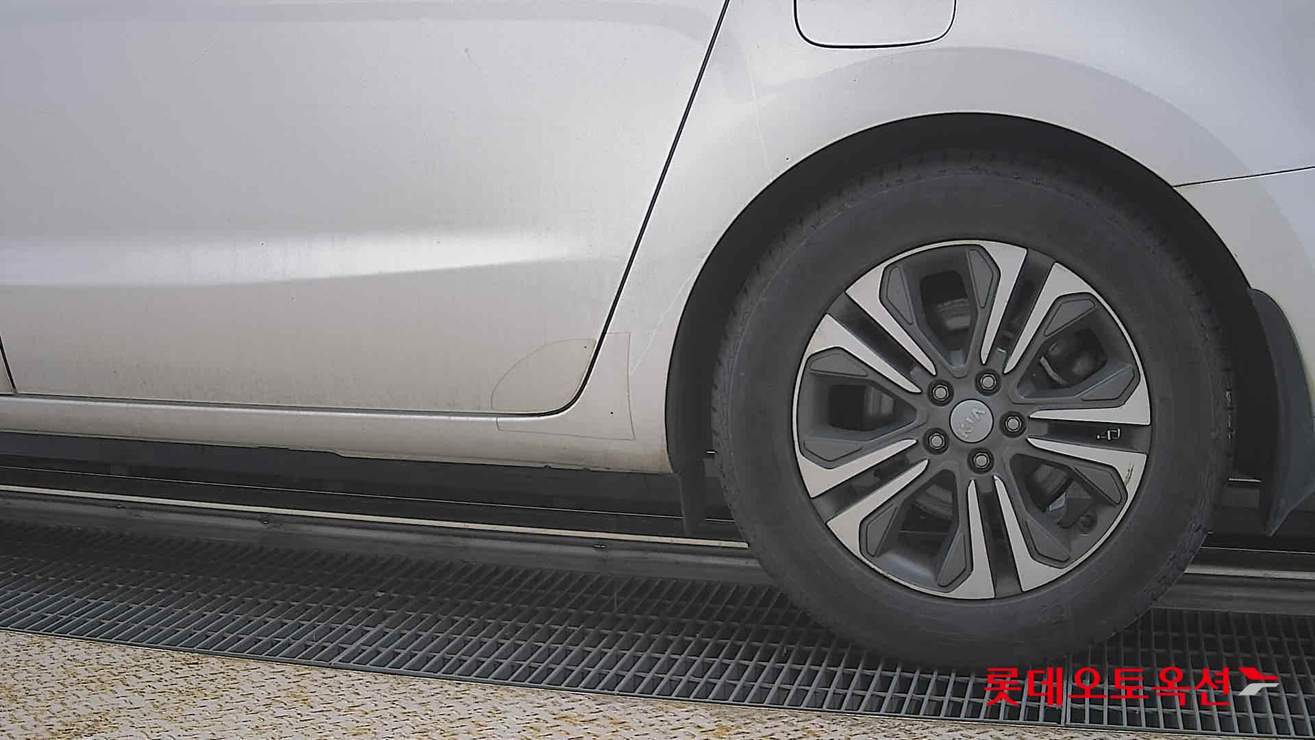 Kia New Carnival - 26