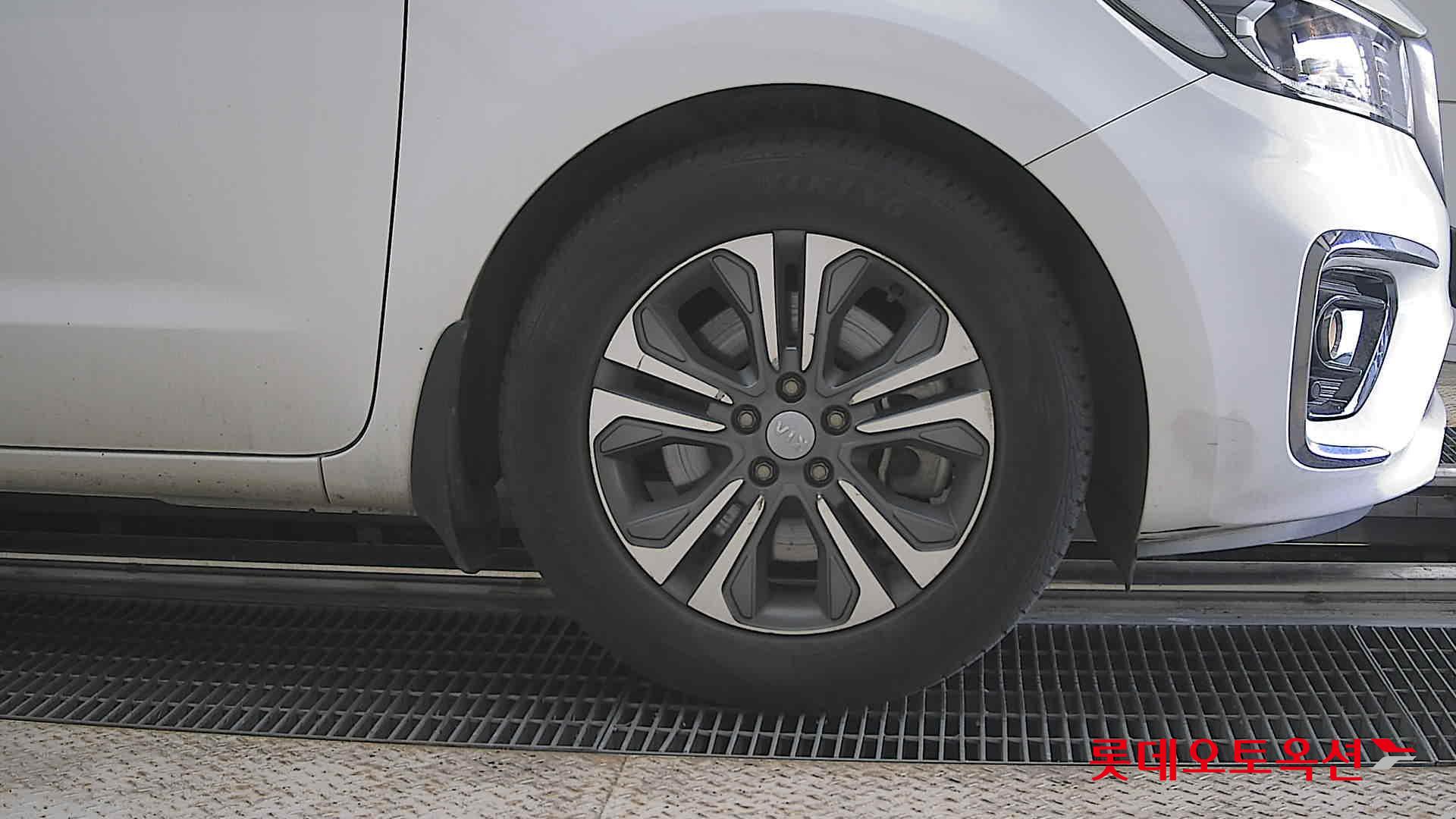 Kia New Carnival - 27