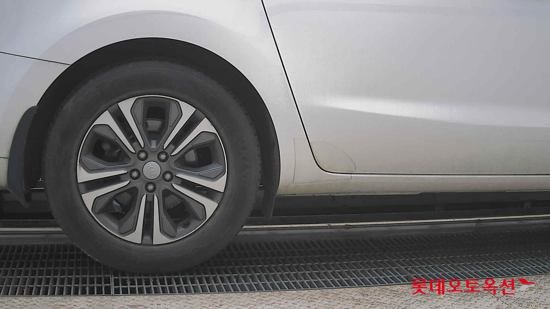 Kia New Carnival - 28