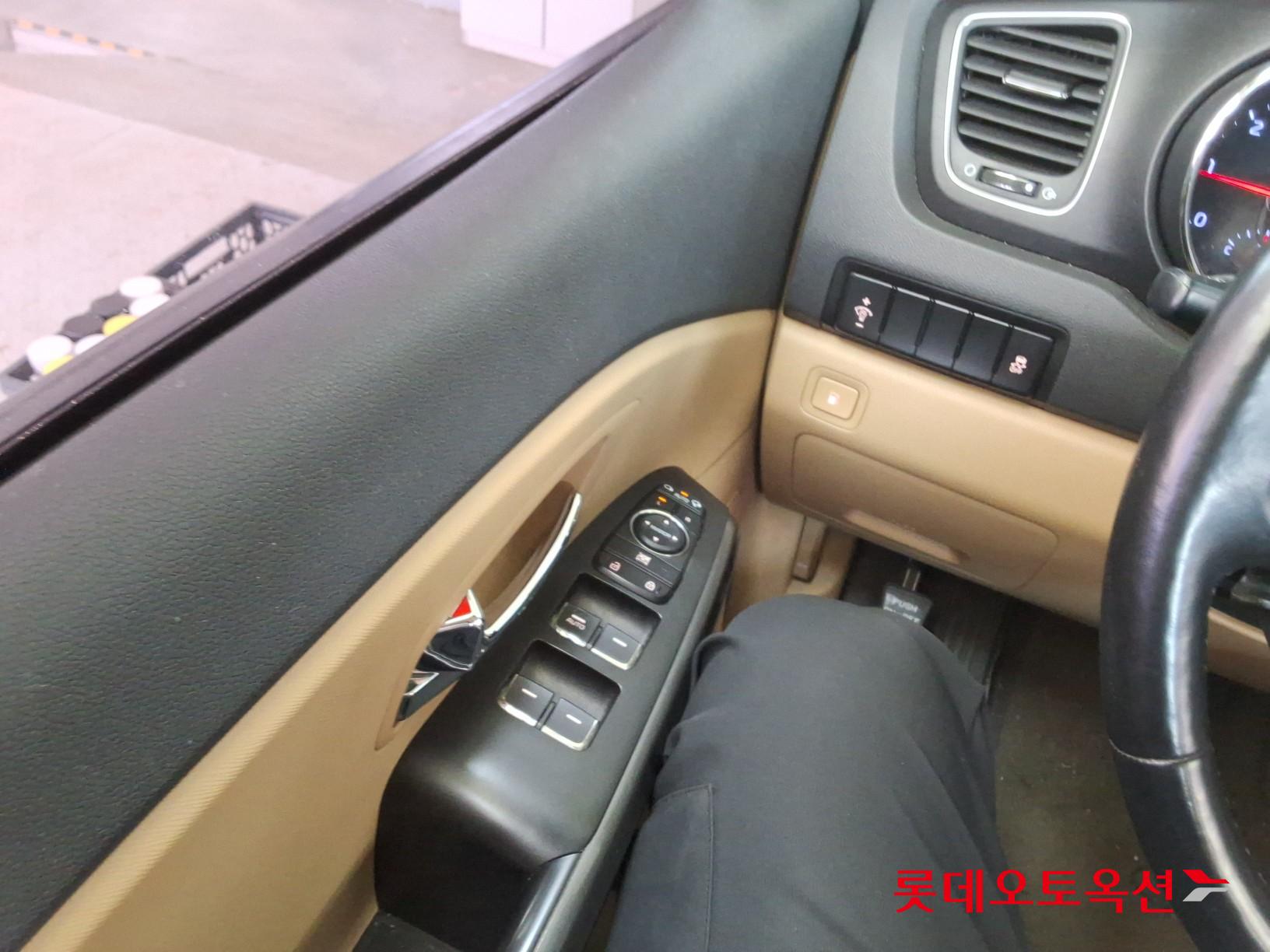 Kia New Carnival - 29