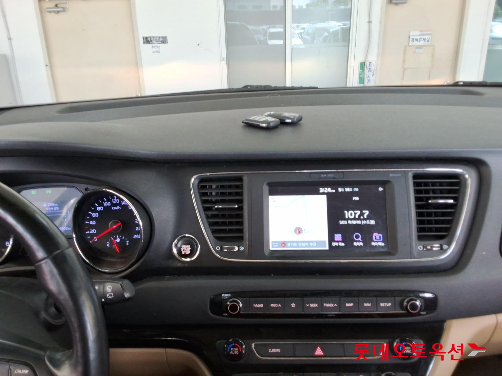 Kia New Carnival - 32