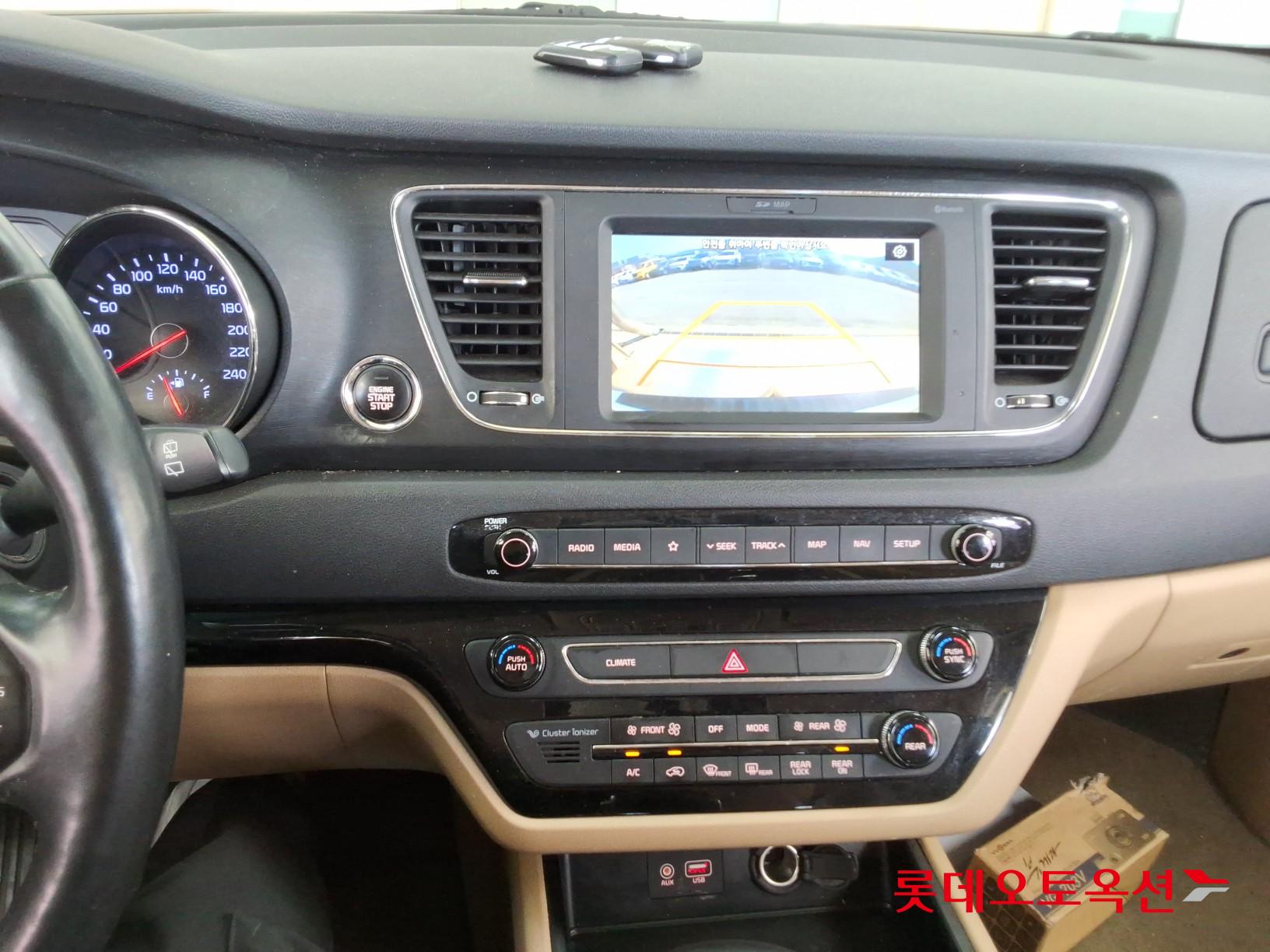 Kia New Carnival - 33