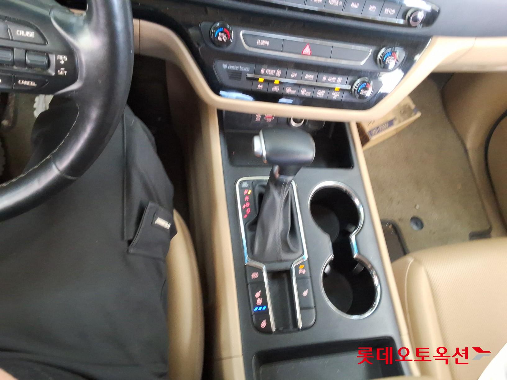 Kia New Carnival - 34