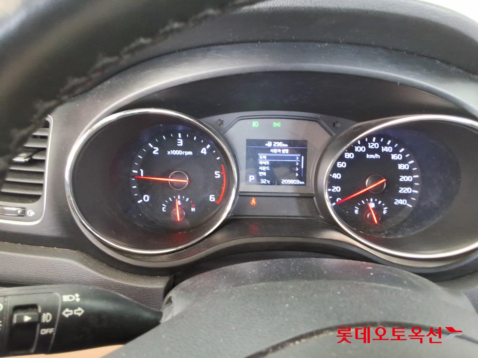 Kia New Carnival - 35