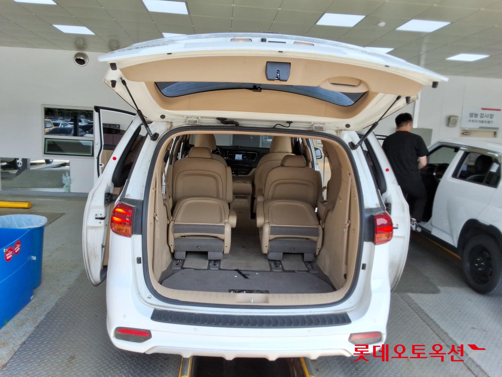 Kia New Carnival - 9
