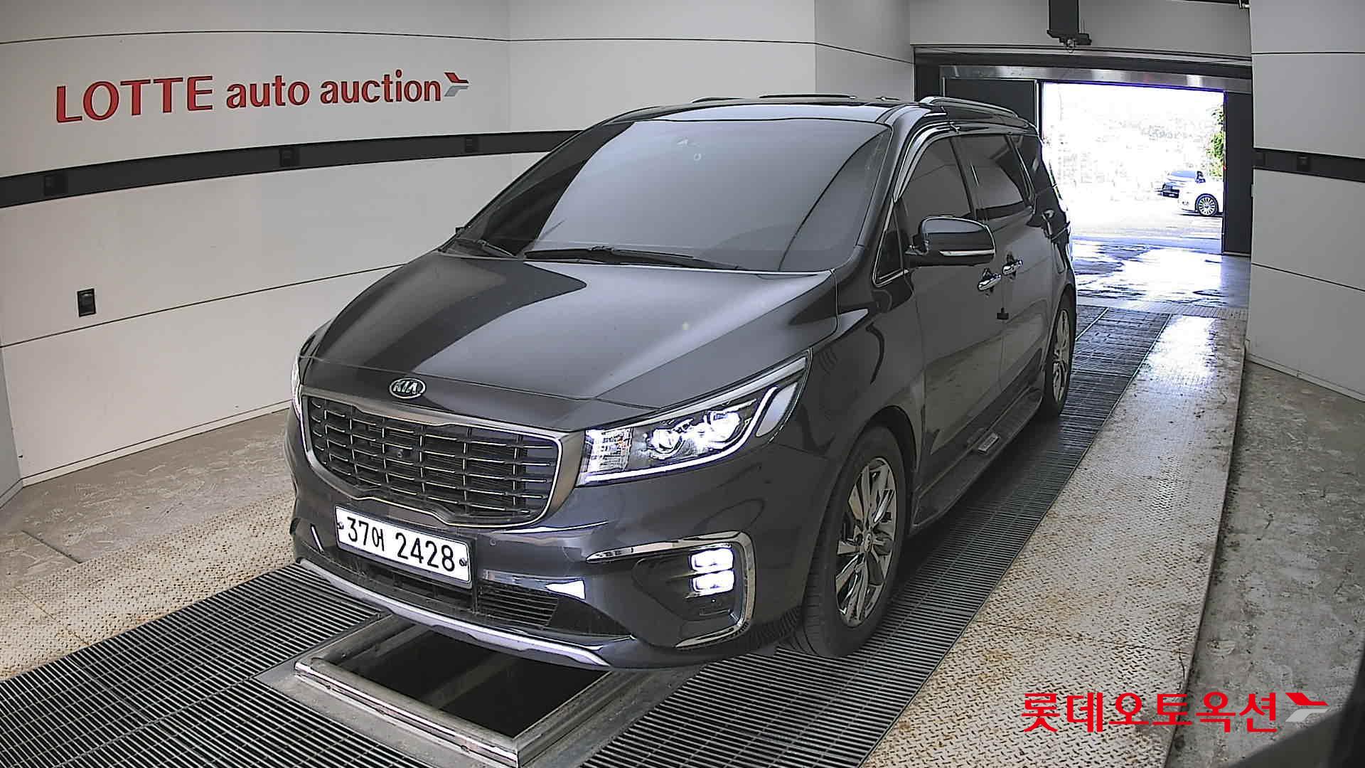 Kia New Carnival - 10