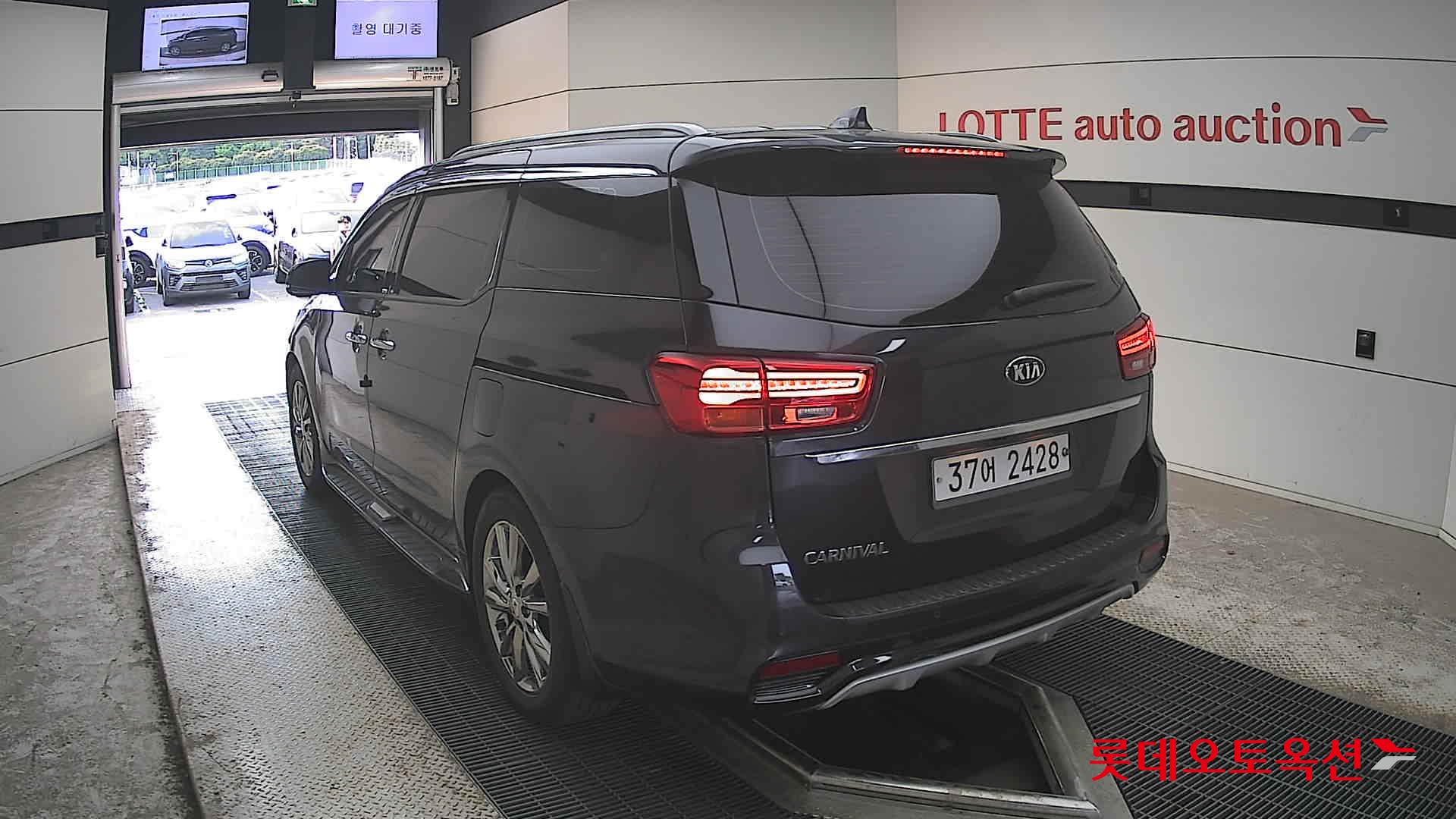 Kia New Carnival - 16