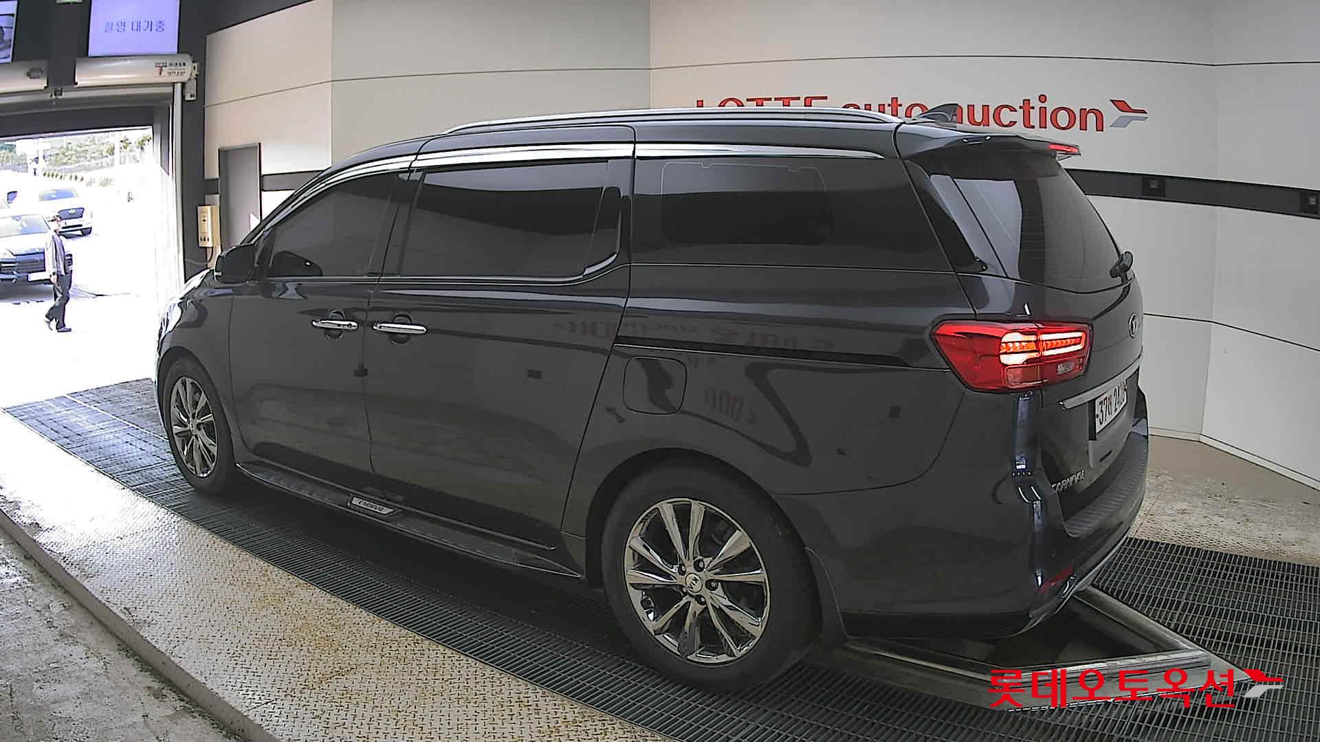 Kia New Carnival - 15