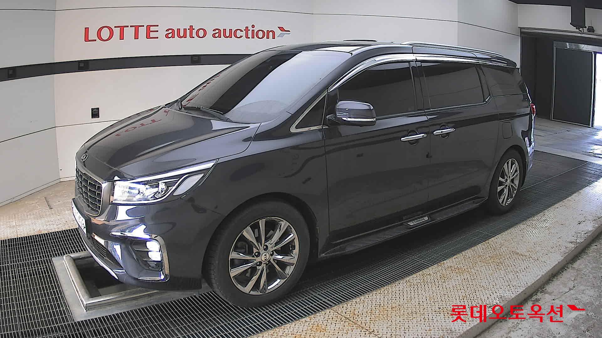 Kia New Carnival - 11