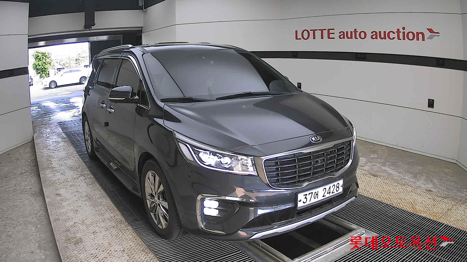 Kia New Carnival - 24