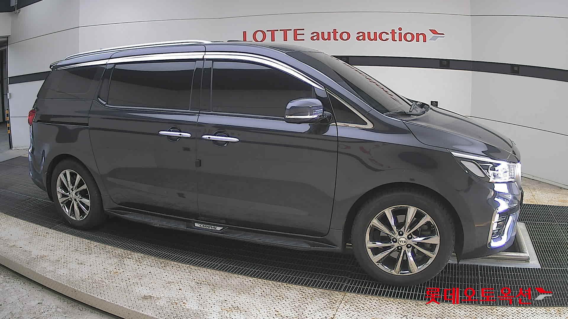 Kia New Carnival - 22