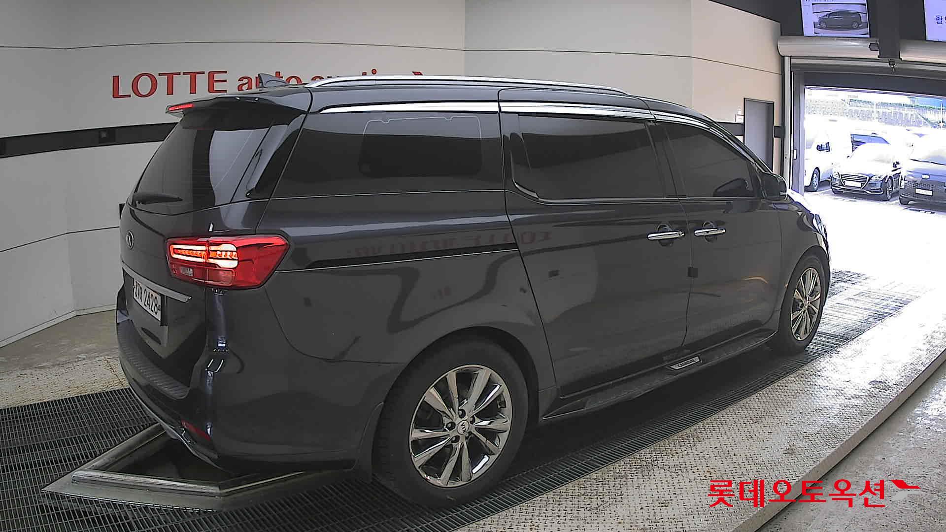 Kia New Carnival - 19