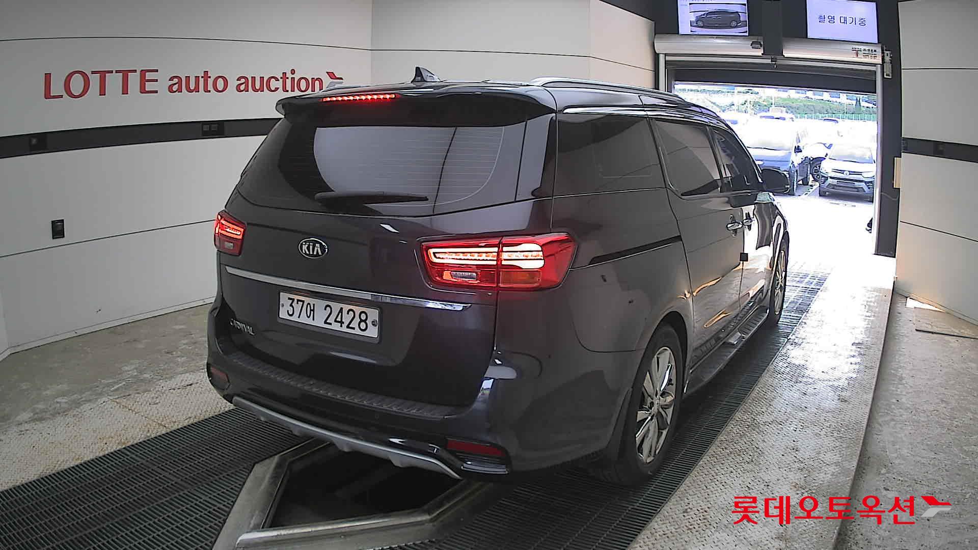 Kia New Carnival - 18