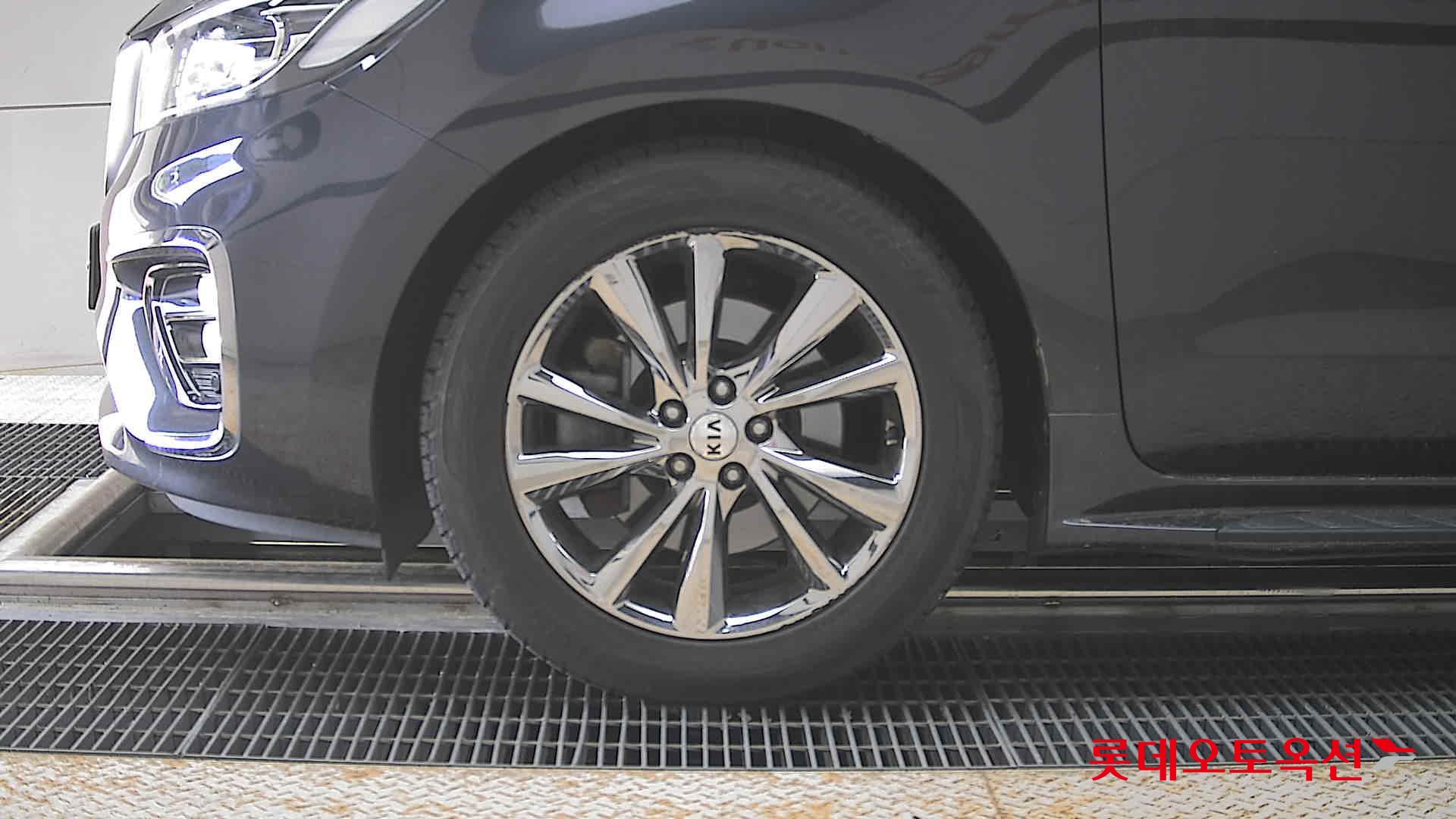 Kia New Carnival - 25