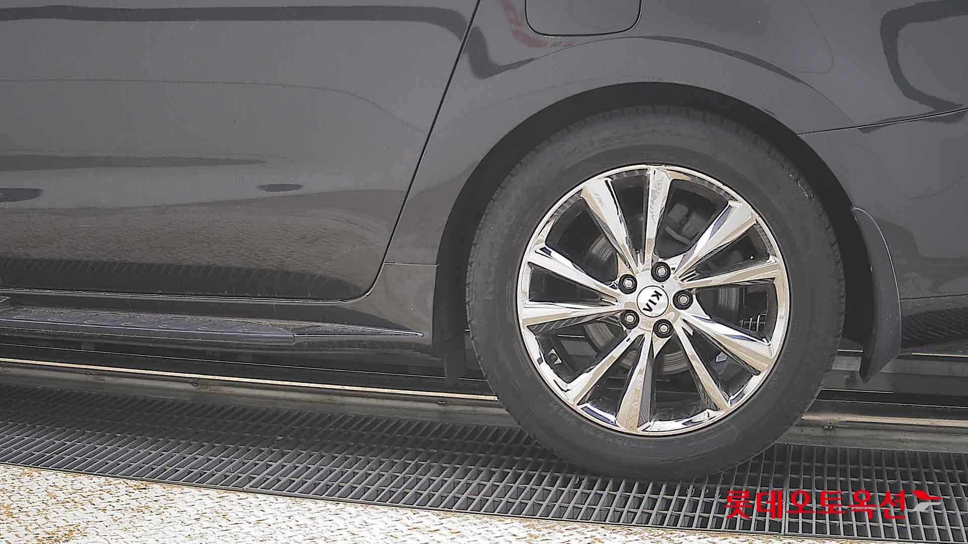 Kia New Carnival - 26