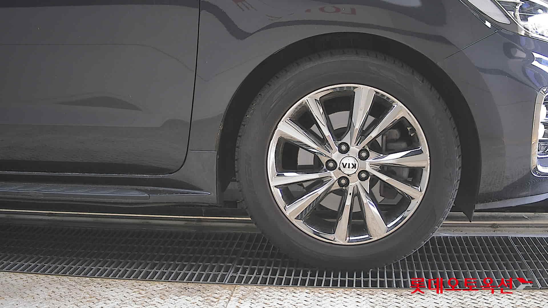 Kia New Carnival - 27