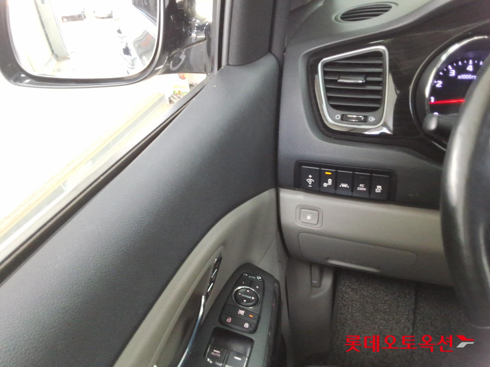 Kia New Carnival - 29