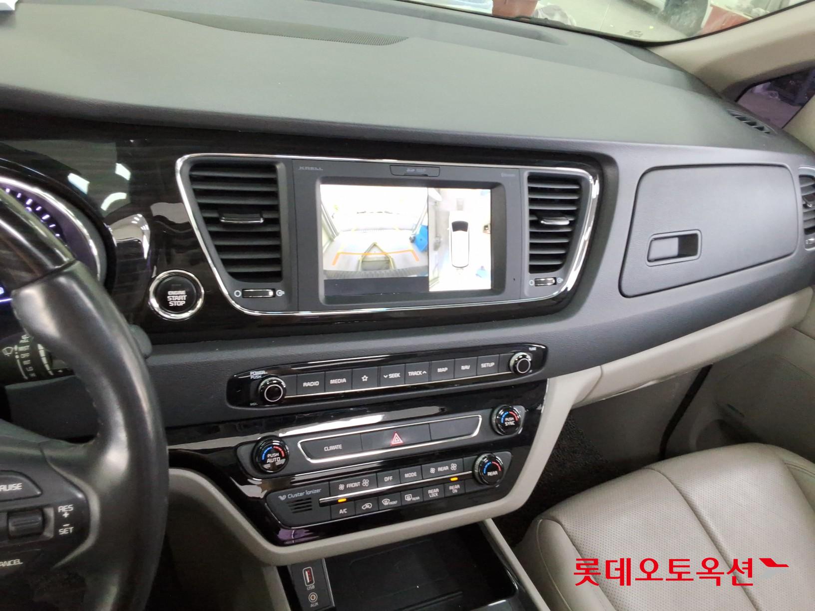 Kia New Carnival - 31