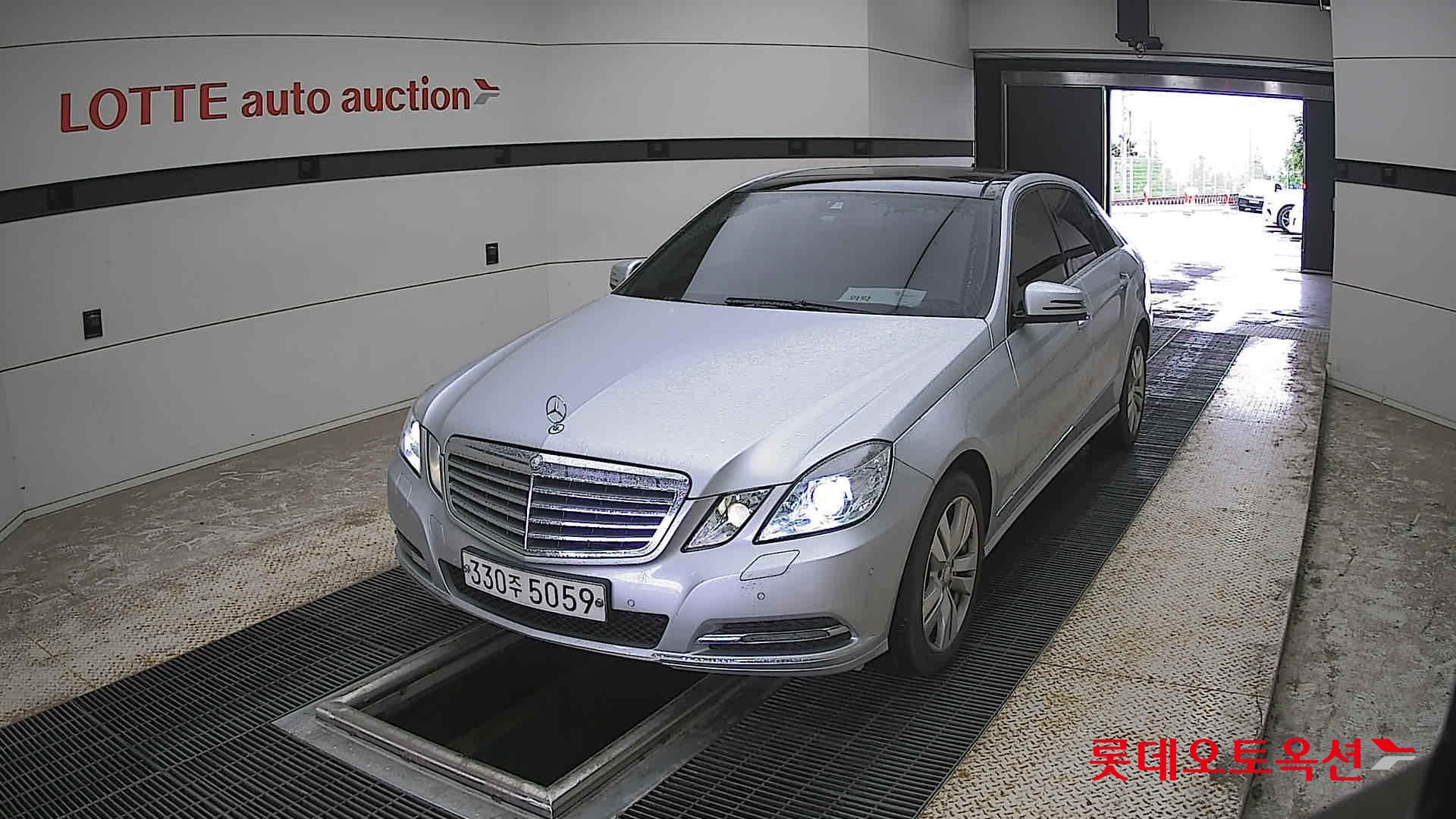 Mercedes-Benz E-Class - 10