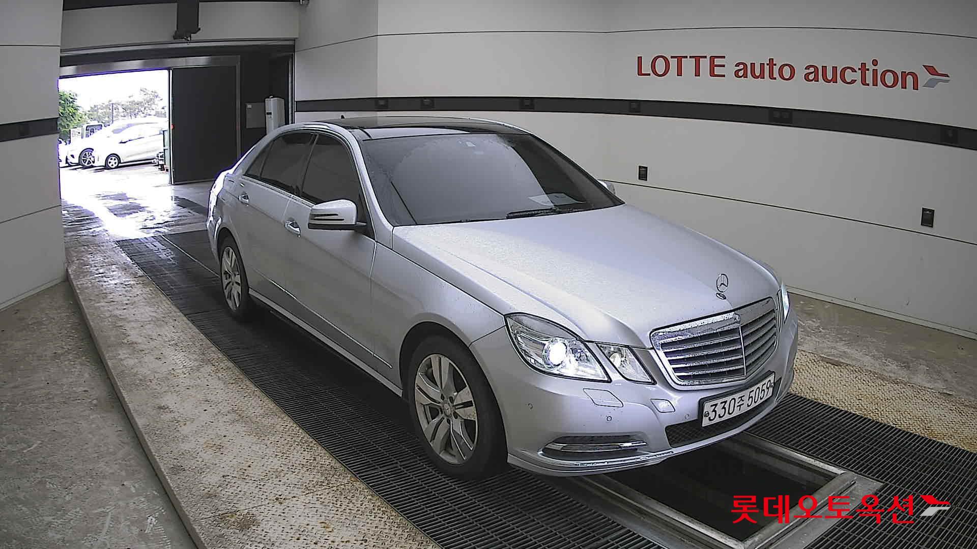 Mercedes-Benz E-Class - 6