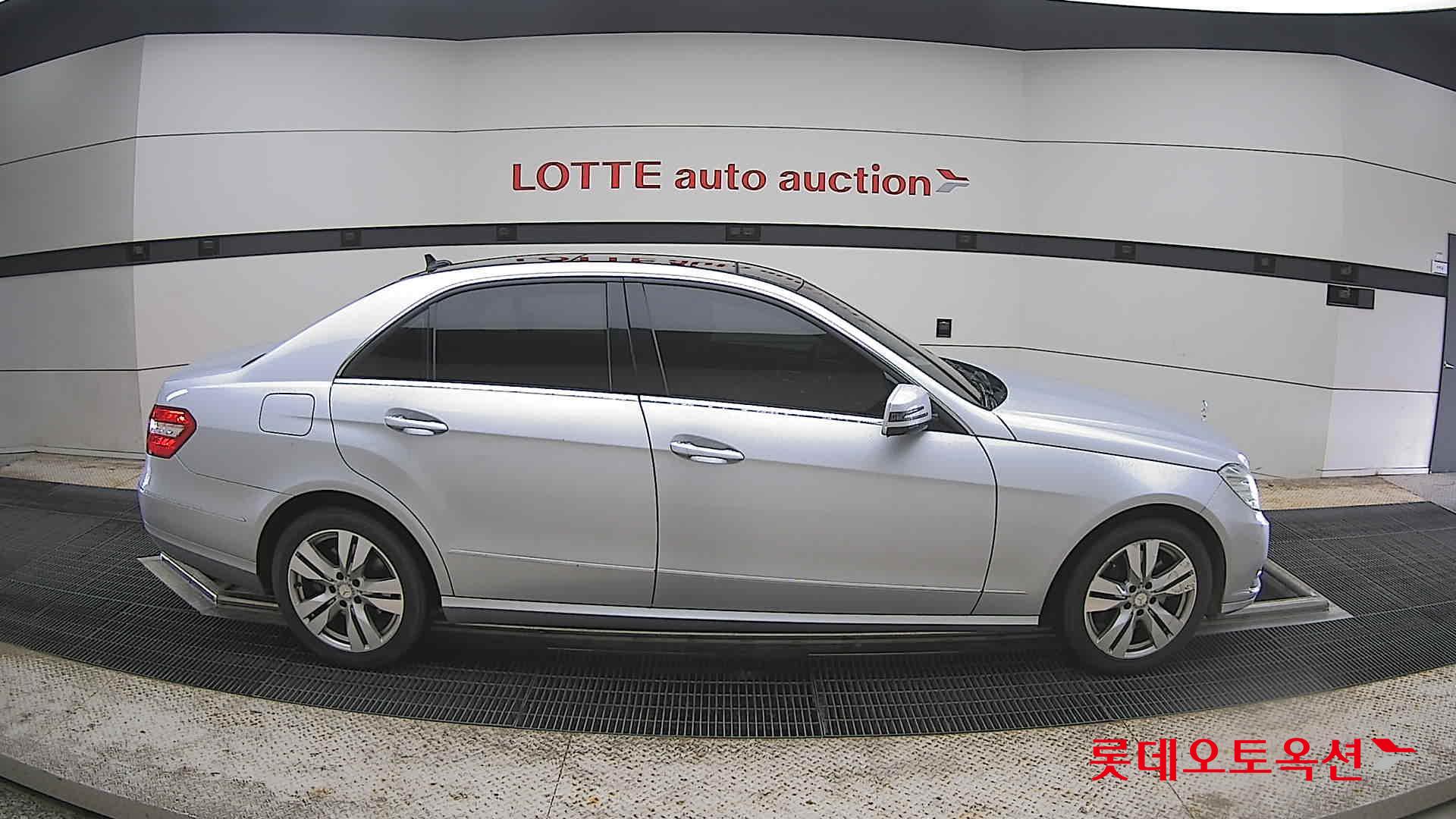 Mercedes-Benz E-Class - 21