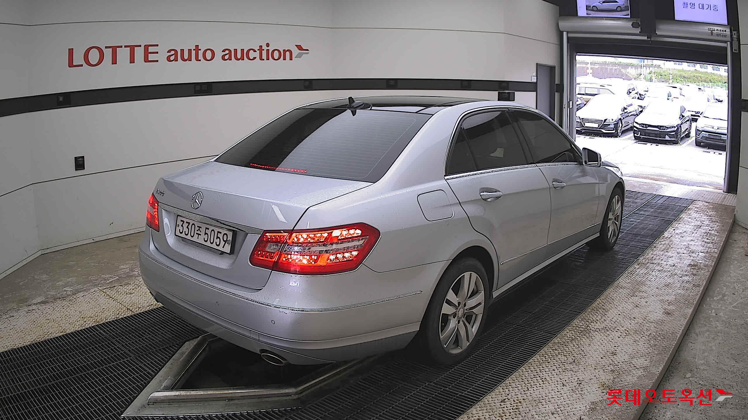 Mercedes-Benz E-Class - 5