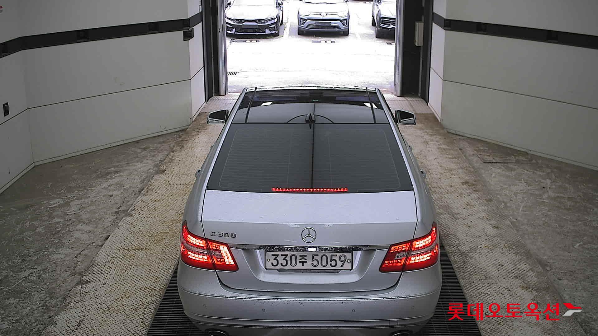 Mercedes-Benz E-Class - 17