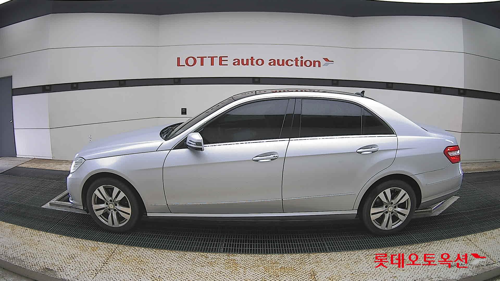 Mercedes-Benz E-Class - 13