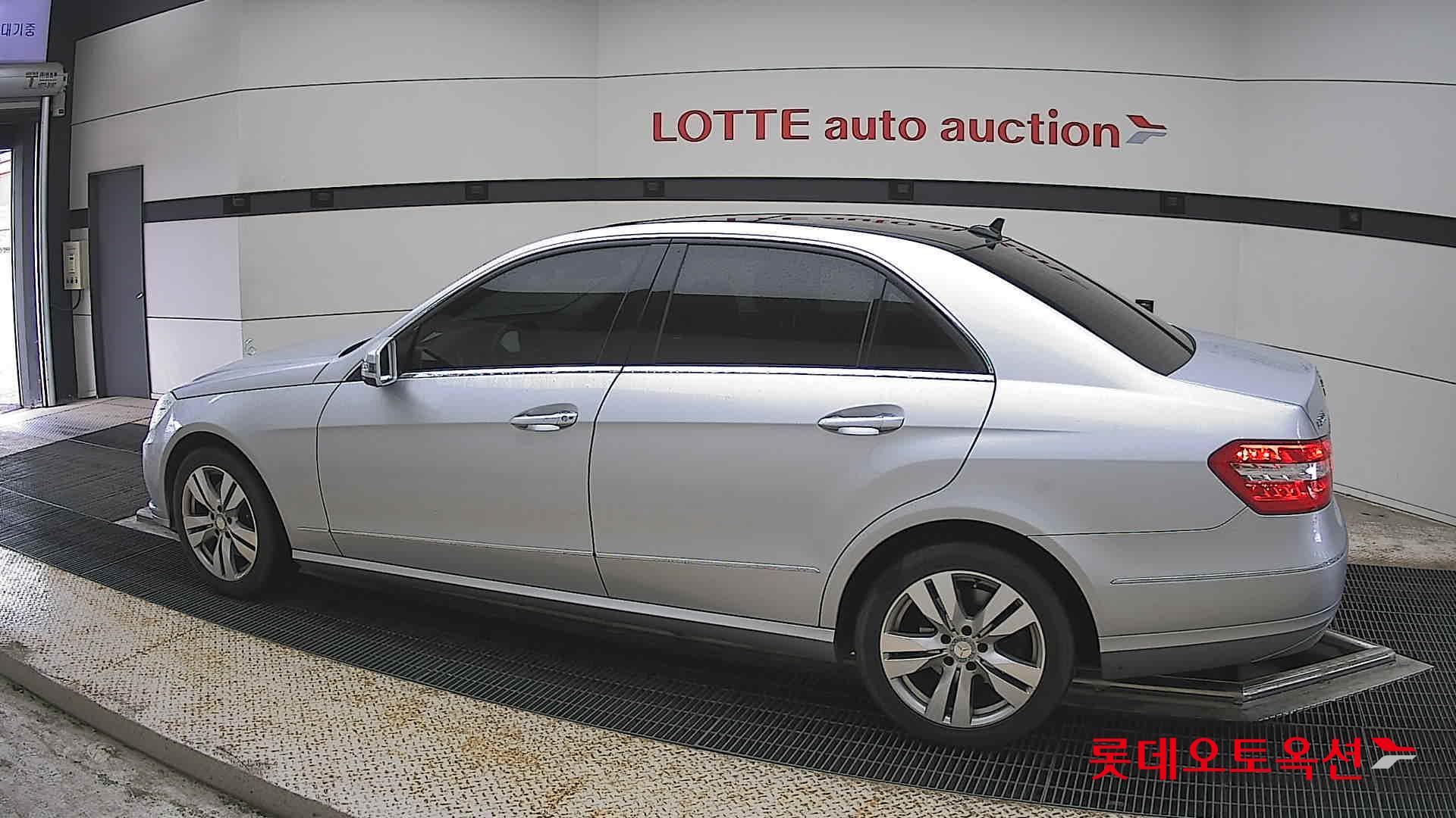 Mercedes-Benz E-Class - 14