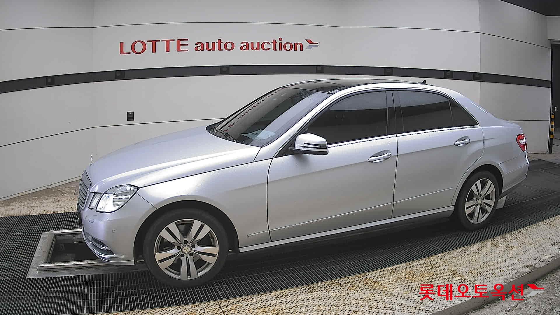Mercedes-Benz E-Class - 12