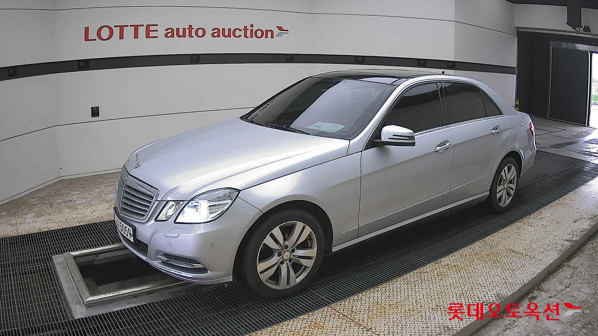 Mercedes-Benz E-Class - 11