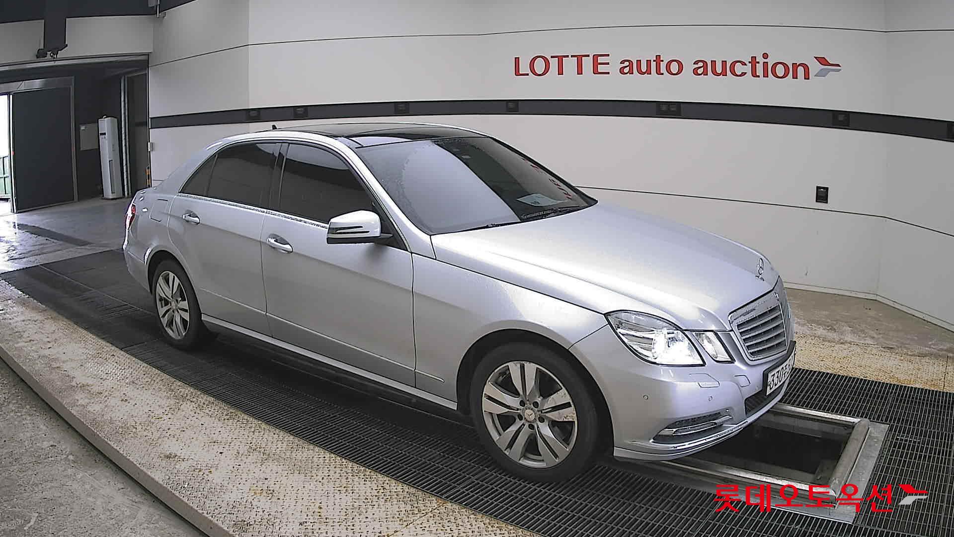 Mercedes-Benz E-Class - 23
