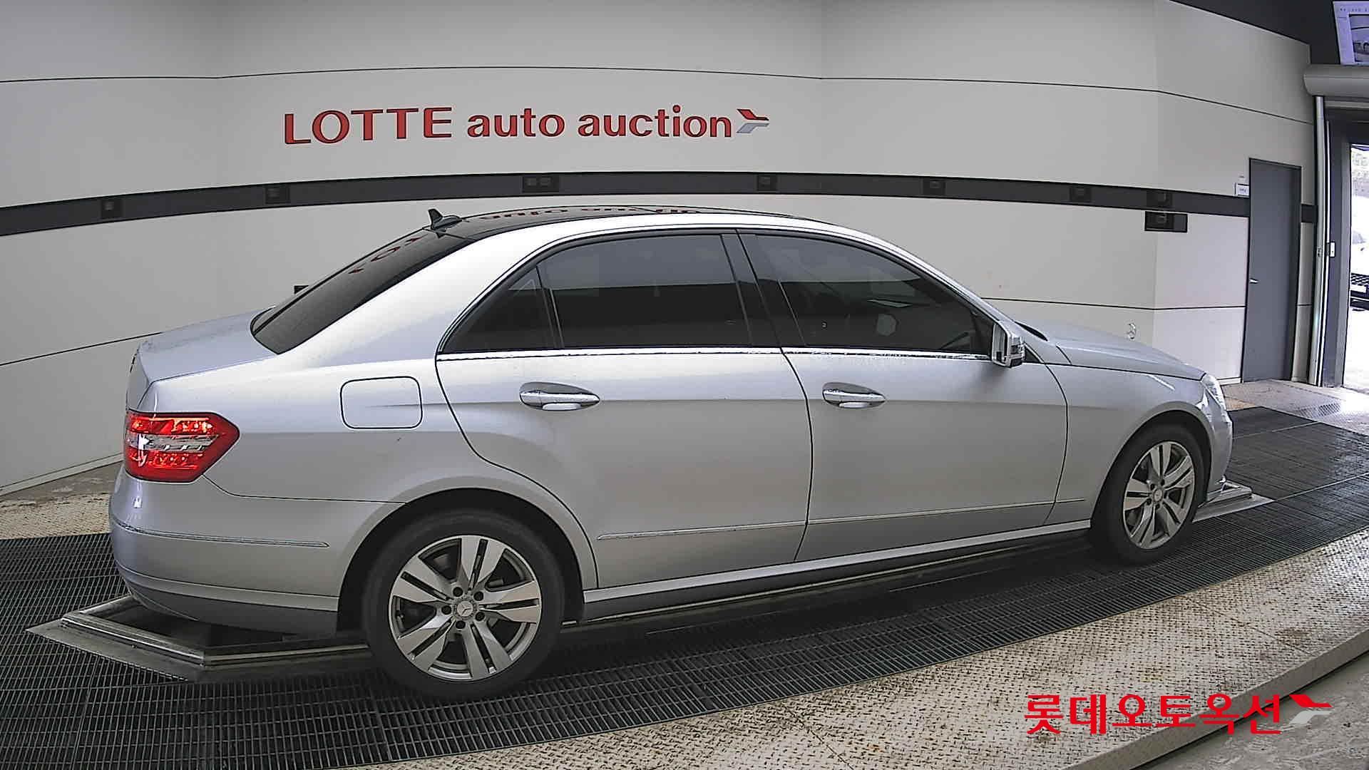 Mercedes-Benz E-Class - 20