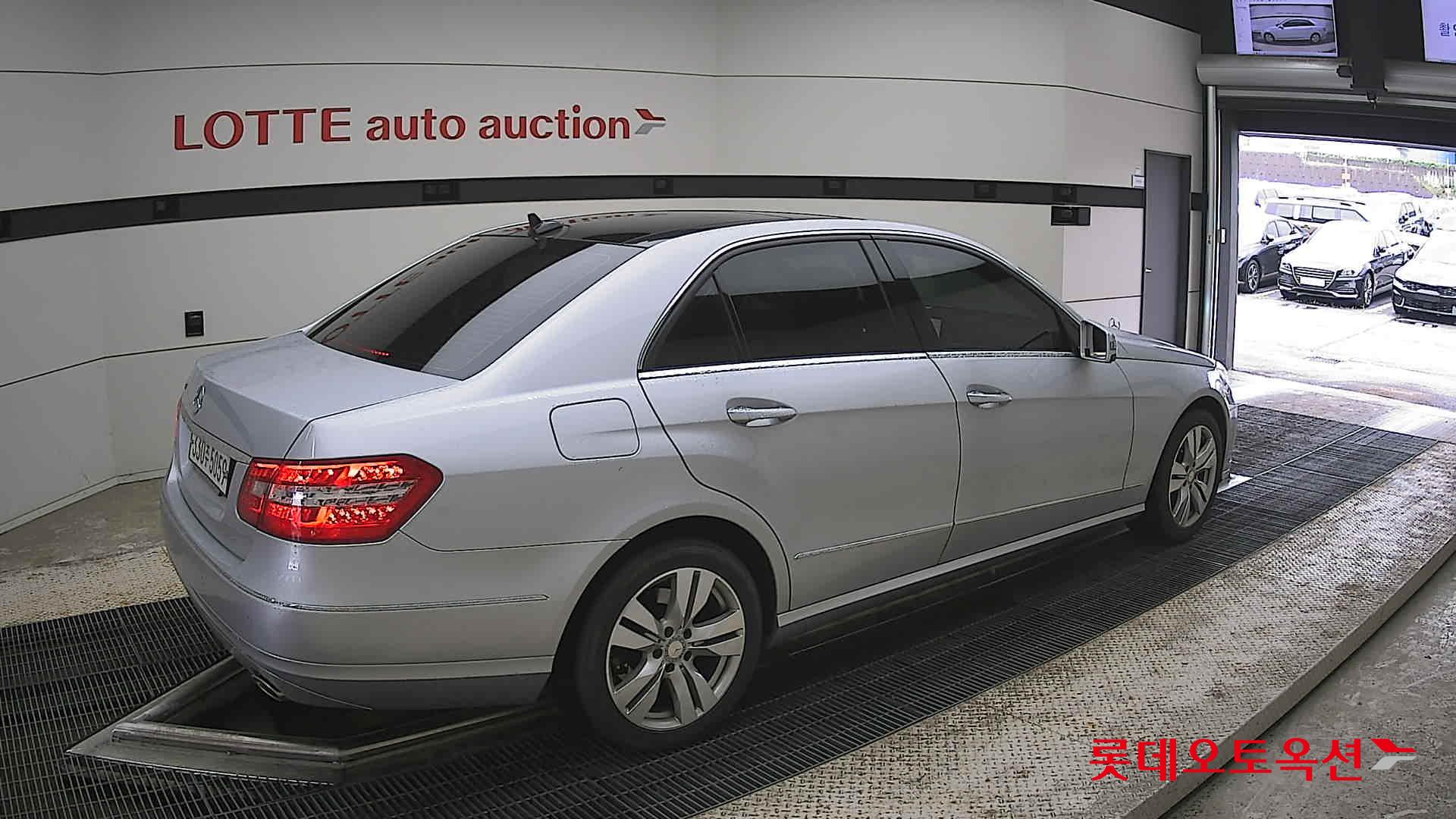 Mercedes-Benz E-Class - 19