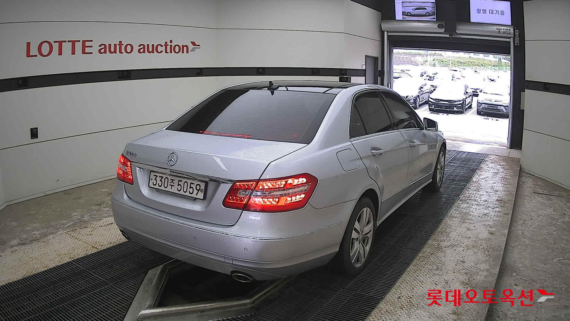 Mercedes-Benz E-Class - 18