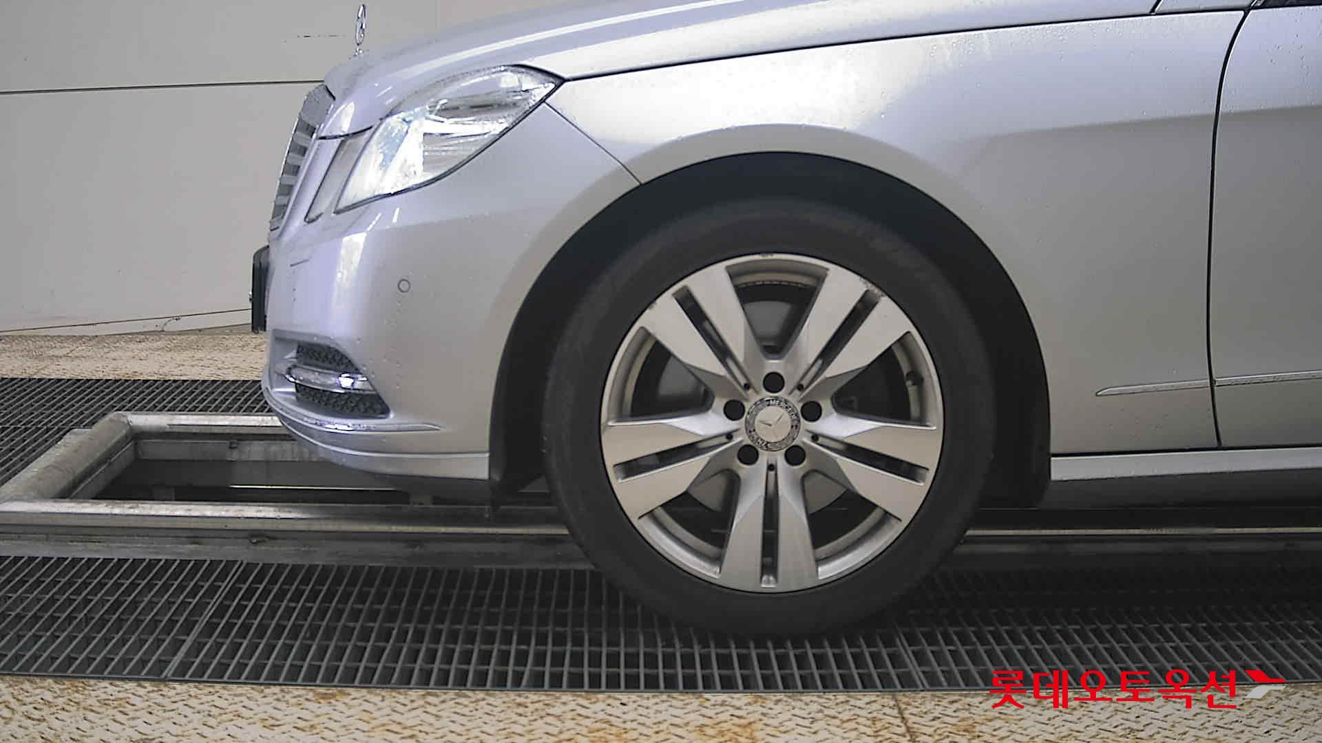 Mercedes-Benz E-Class - 25