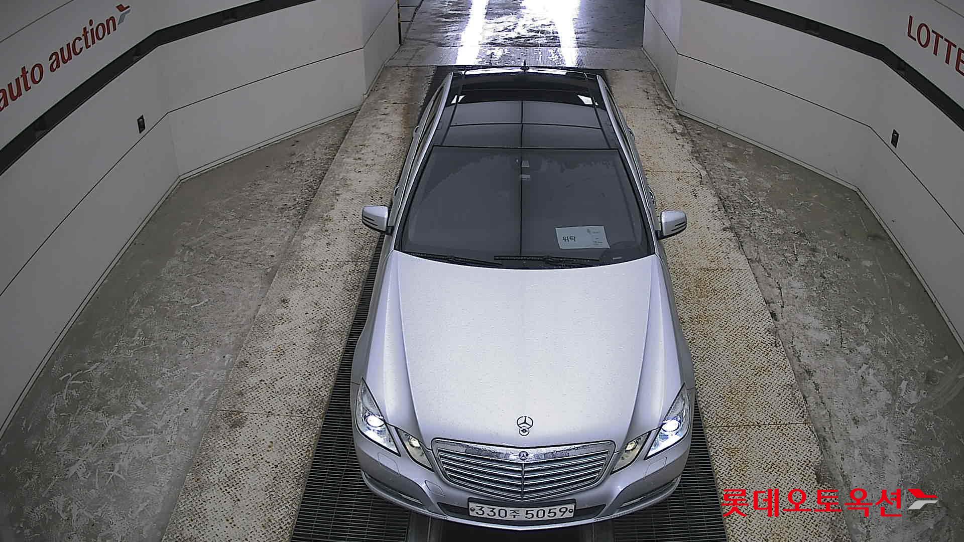 Mercedes-Benz E-Class - 7