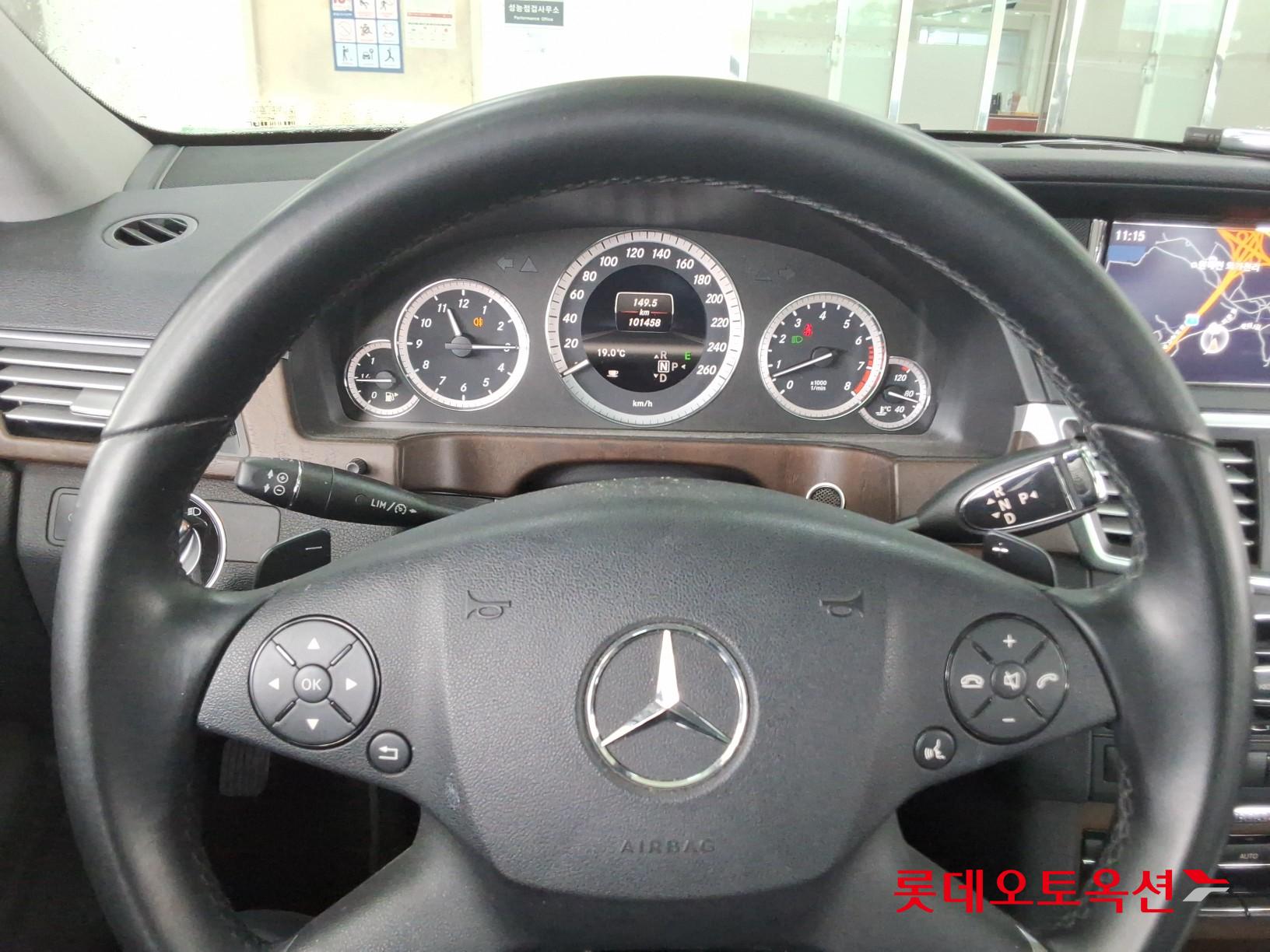 Mercedes-Benz E-Class - 30