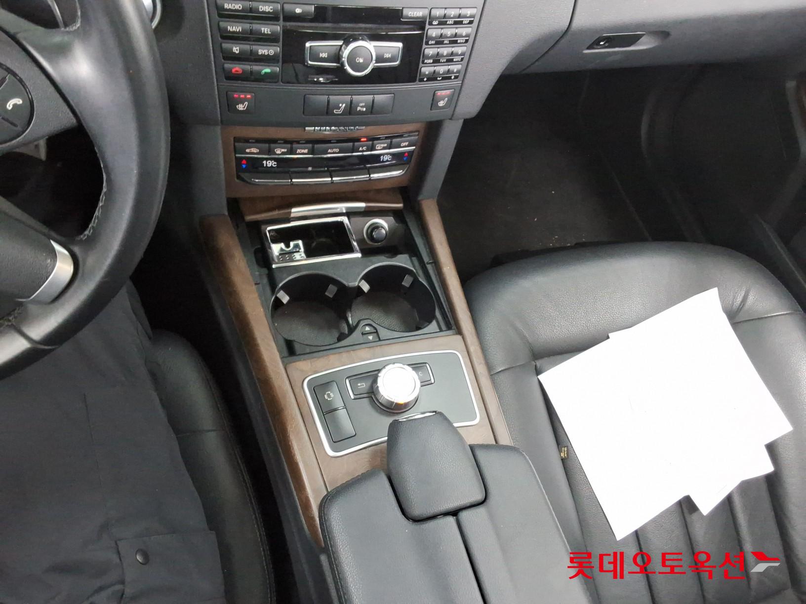 Mercedes-Benz E-Class - 34