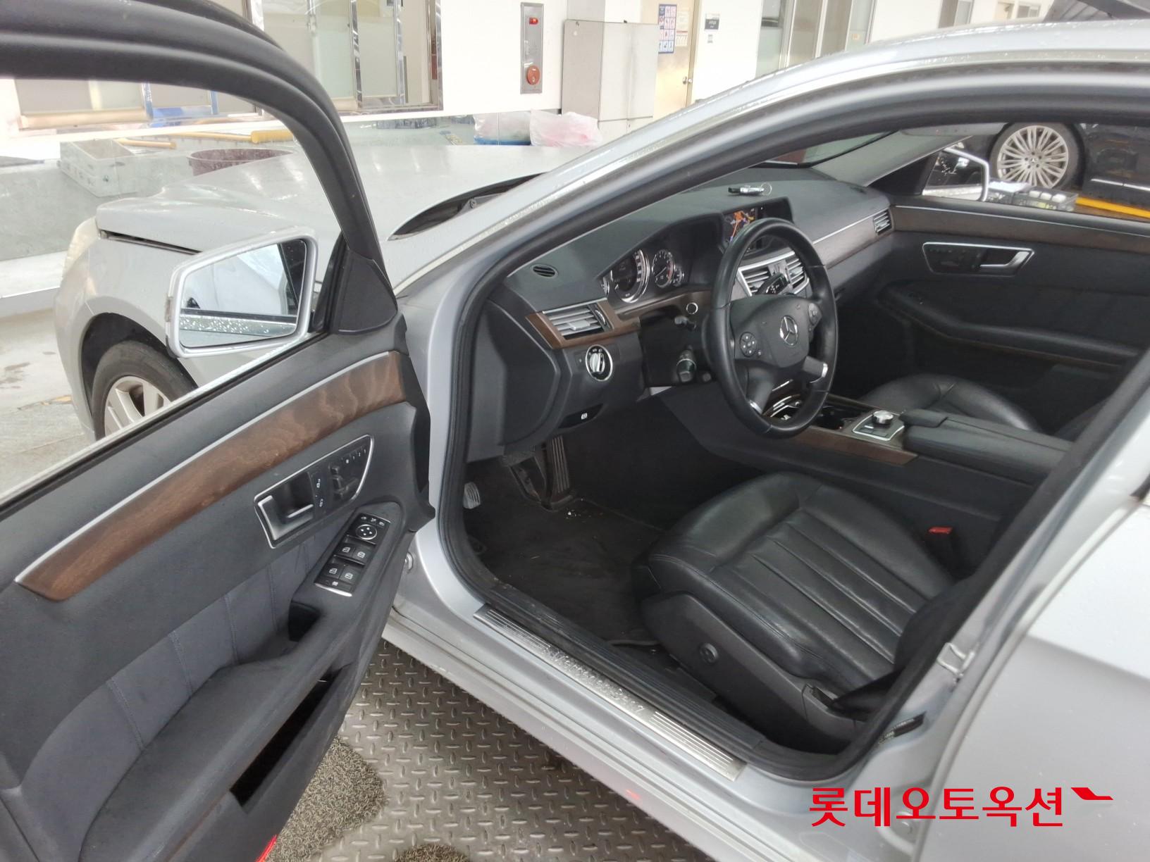 Mercedes-Benz E-Class - 35