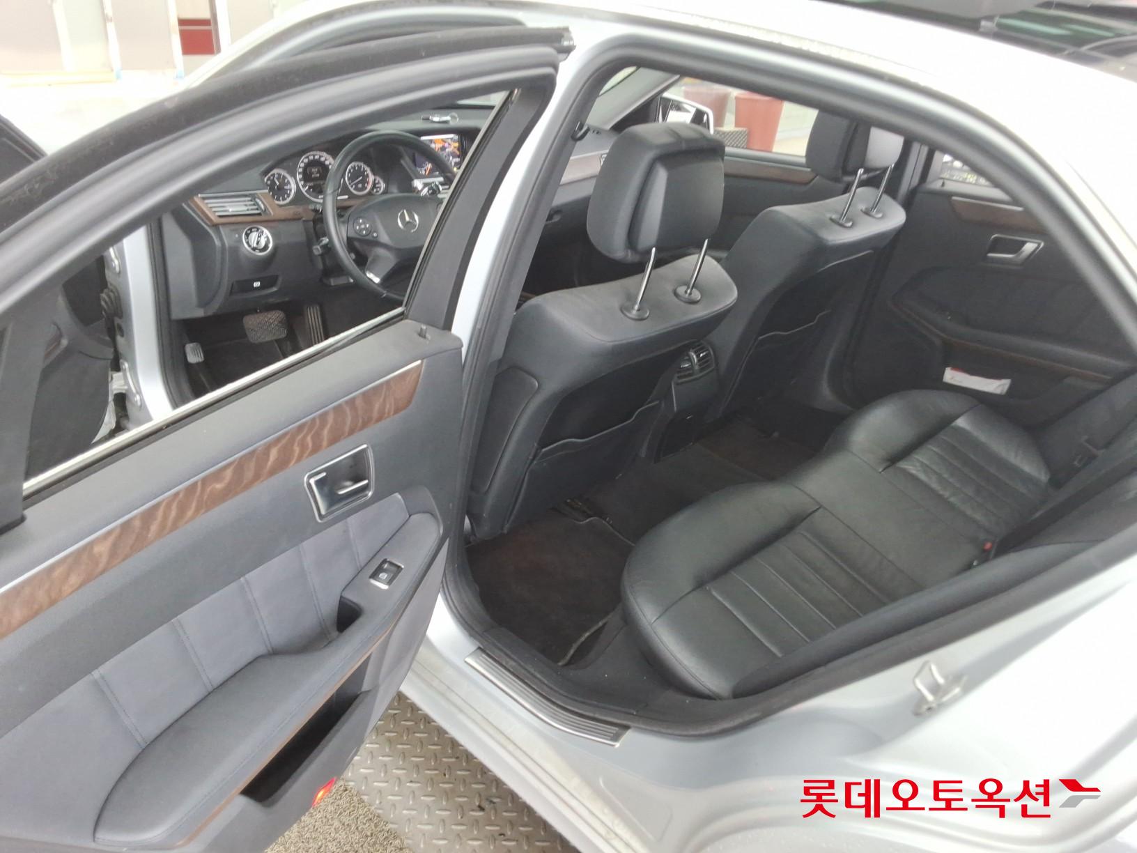 Mercedes-Benz E-Class - 37