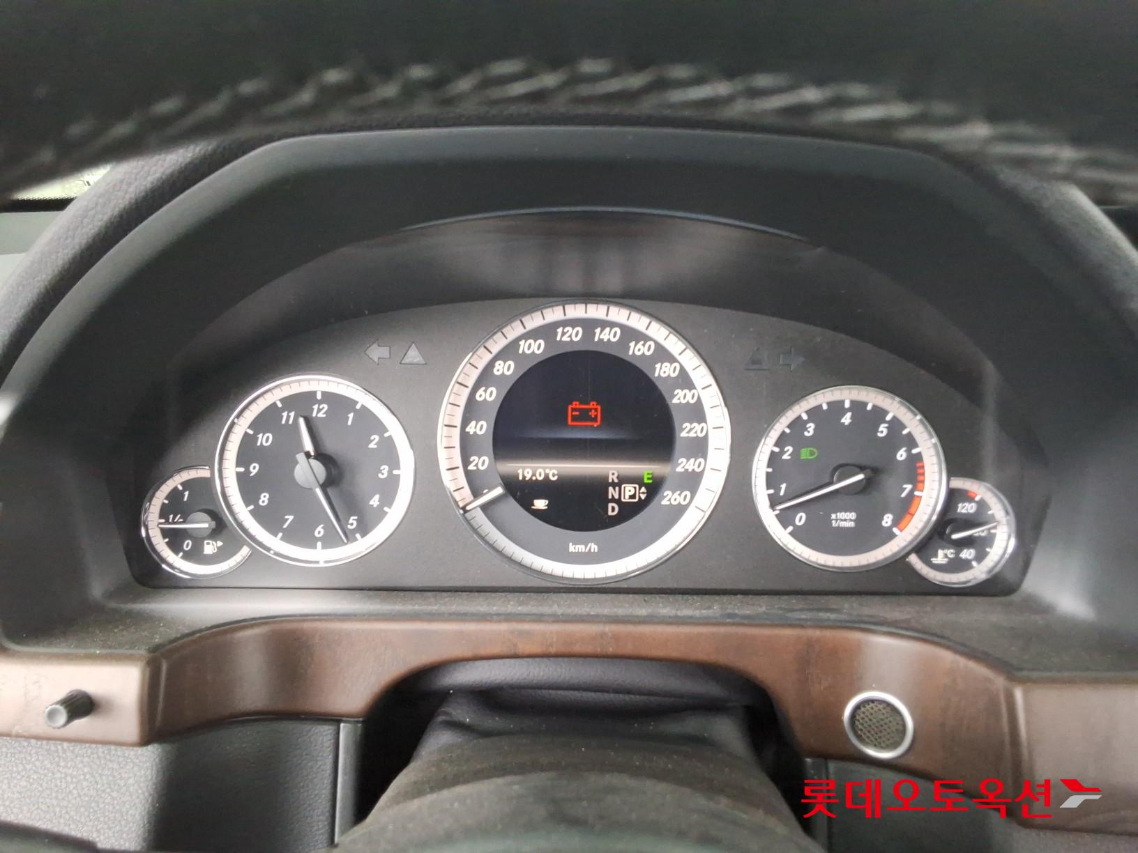 Mercedes-Benz E-Class - 9